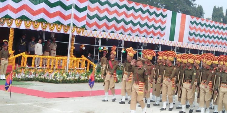 governor in parade.jpg 2