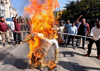 Guwahati- PM Modi effigy burn by AJYCP (7)
