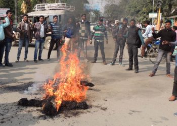 25-02-19 Golaghat- effigy burn by Adivasi Students' union (4)