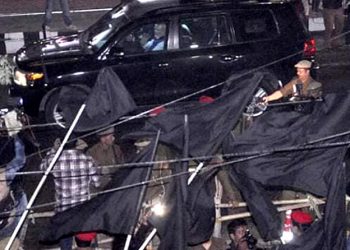 black flag welcomes pm modi in guwahati
