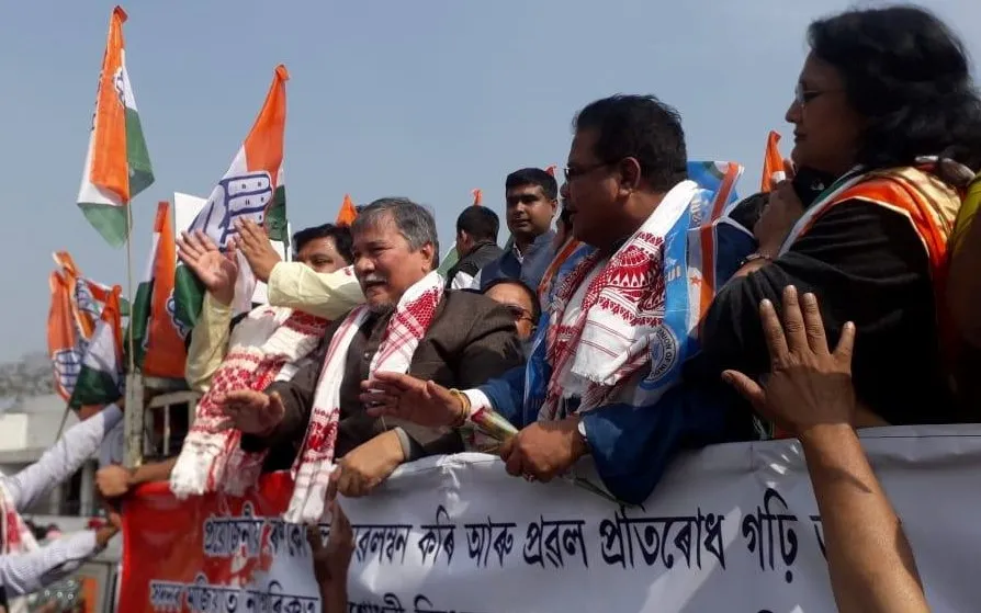 গুৱাহাটীত উপস্থিত প্ৰদেশ কংগ্ৰেছ নেতৃত্ব : দলীয় কৰ্মীৰ বিপুল আদৰণি
