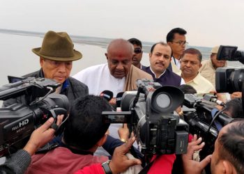 Former PM HD Devegowda visits Bogibeel bridge in Assam