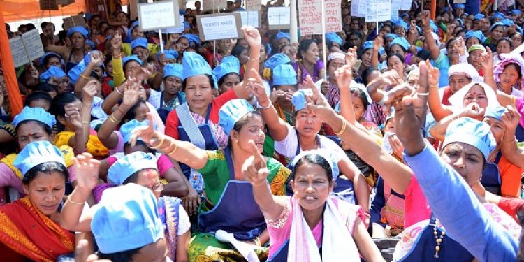 Guwahati-Mid-day-meal-workers-protest-2