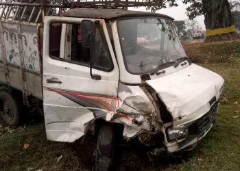 কলিয়াবৰত মিনি ট্ৰাকৰ খুন্দাত থিতাতে প্ৰাণ গ’ল তিনি বাইক আৰোহীৰ