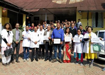 মাৰ্ঘেৰিটাত চিকিৎসকক আক্ৰমণৰ ঘটনাৰ প্ৰতিবাদ চিকিৎসাকৰ্মীৰ; চিকিৎসকৰ সুৰক্ষা দাবী