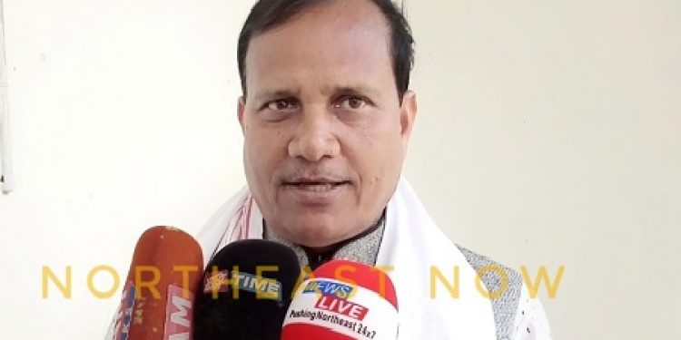 War of words between Asom Sahitya Sabha president and India Post officer in Guwahati's Meghdoot Bhawan