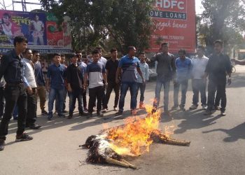 গোলাঘাটত আটাছুৰ প্ৰধান মন্ত্ৰী আৰু জনজাতি পৰিক্ৰমা মন্ত্ৰীৰ প্ৰতিমূৰ্তি দাহ