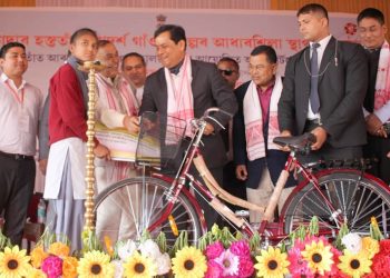নিৰ্বাচন সমাগত : মাজুলীত একাধিক আঁচনিৰ আধাৰশিলা স্থাপন মুখ্যমন্ত্ৰী সোণোৱালৰ