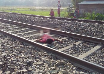 মহানগৰীত ৰেইলৰ খুন্দাত প্ৰাণ গ’ল পিতৃ-কন্যাৰ