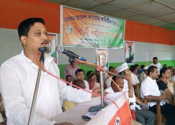 কংগ্ৰেছৰ এ আই য়ু ডি এফৰ মিত্ৰতাৰ বিৰোধিতা : দলীয় দায়িত্বৰ পৰা অব্যাহতি ল’লে প্ৰদেশ কংগ্ৰেছৰ সম্পাদক বিভূতি ভূষণ বৰঠাকুৰে