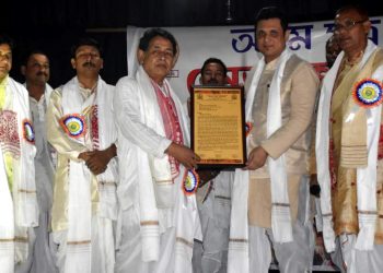 মানৱ অধিকাৰ কৰ্মী দিব্যজ্যোতি শইকীয়াক সম্বৰ্ধনা সত্ৰ মহাসভাৰ