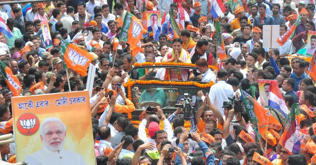 দলীয় সমৰ্থকৰ শক্তি প্ৰদৰ্শনেৰে মঙলদৈত দিলীপ শইকীয়া, ভুৱনেশ্বৰ কলিতাৰ মনোনয়ন দাখিল