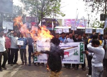 হিমন্ত বিশ্ব শৰ্মাৰ পুত্তলিকা দাহ