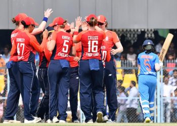 বৰ্ষাপাৰাত সন্মান ৰক্ষাৰ যুঁজত অৱতীৰ্ণ হোৱা ভাৰতীয় মহিলা ক্ৰিকেট দলৰ পৰাজয়
