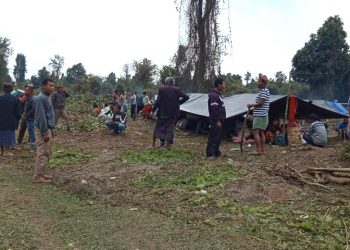 জাগুনত বনাঞ্চল বেদখলকাৰী ওপৰত আৰক্ষীৰ লাঠীচালনা, উত্তেজিত ৰাইজৰ শিলাবৰ্ষণ