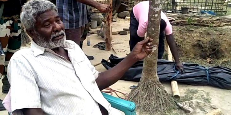 Nagaon: Family boycott 'compels' poor husband to throw wife's body to well