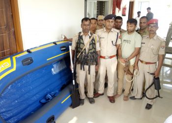 বিশ্বনাথ আৰক্ষীৰ অভিযানত উদ্ধাৰ চোৰাংচিকাৰত ব্যৱহৃত ৰাবাৰ ব’ট