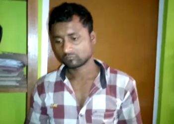 গাড়ীৰ ভিতৰতে ভিনিহিয়েকৰ যৌন ক্ষুধাৰ বলি খুলশালীয়েক