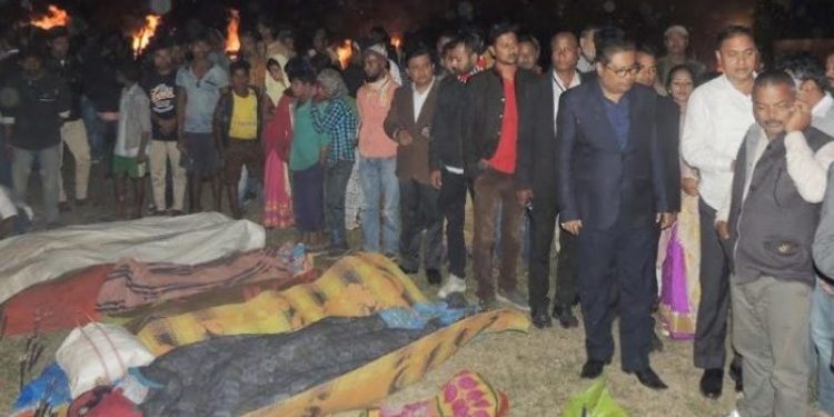 গোলাঘাটত সুৰা ট্ৰেজেদিত পৰিদৰ্শন কৰা অৱস্থাত অসমৰ মন্ত্ৰী পৰিষদ বৰ্গ