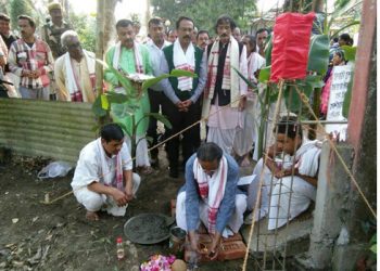 গুৰুজনাৰ জন্মস্থান বটদ্ৰৱা থানত উন্নয়নমূলক প্ৰকল্পৰ আধাৰশিলা নগাঁও উপায়ুক্তৰ