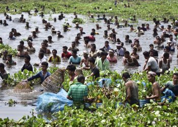 13-04-19 Nagaon- Community fishing (3)