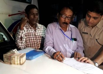 নিৰ্বাচনৰ প্ৰাকক্ষণত খাৰুপেটিয়াত ব্যৱসায়ীৰ গাড়ীৰ পৰা ২.৫ লাখ টকা জব্দ