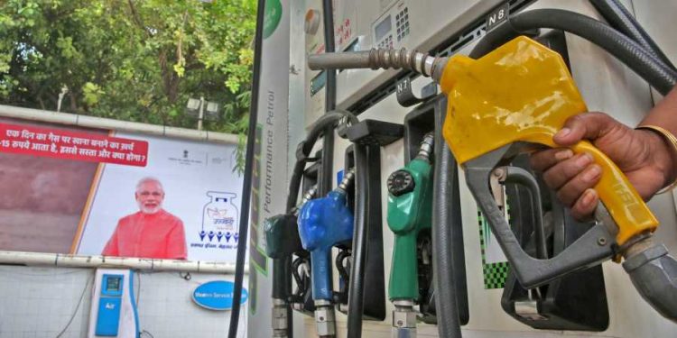 Guwahati petrol pump: Buyers to get fuel for cash