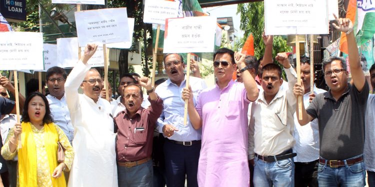 06-05-19 Guwahati- Congress protest against PM Modi (5)