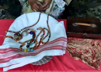 আজান পীৰৰ আপুৰুগীয়া সামগ্ৰী সাঁচি ৰখা পুৰণিগুদামৰ এটি বিশেষ পৰিয়াল