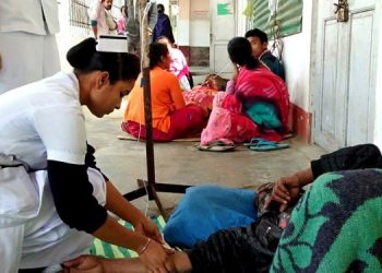 NURSES-ATTENDING-TO-HOOCH-VICTIMS-AT-CIVIL-HOSPITAL-IN-GOLAGHAT-750x375