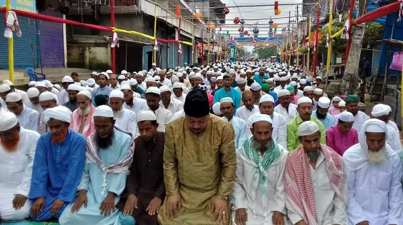 আনন্দ-উৎসাহৰ মাজেৰে শিৱসাগৰৰ বিভিন্ন স্থানত ঈদ উদযাপন