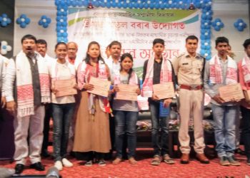 মন্ত্ৰী অতুল বৰাৰ উদ্যোগত বোকাখাতৰ কৃতী ছাত্র-ছাত্রীক সম্বৰ্ধনা