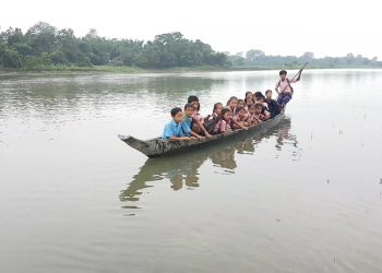 students sailing boat