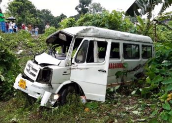 চামগুৰিত ট্ৰাক-ট্ৰেভেলাৰৰ মুখামুখি সংঘৰ্ষত শিশুসহ দুজন নিহত, ১৫জনতকৈ অধিক আহত