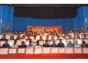 toppers felicitation by AASU
