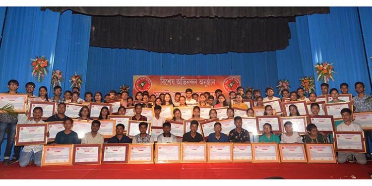 toppers felicitation by AASU