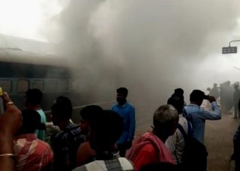 শিলচৰ ৰে’ল ষ্টেশ্যনত তিৰুৱনন্তপুৰম এক্সপ্ৰেছত ভয়ংকৰ অগ্নিকাণ্ড