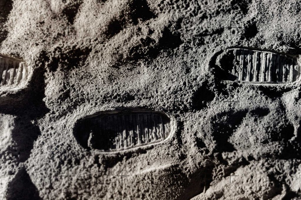 moon-facts-footprints