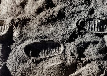 moon-facts-footprints