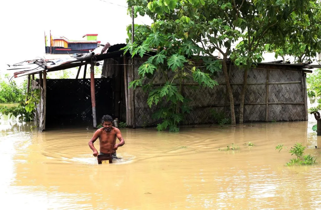 ব্ৰহ্মপুত্ৰ-সোৱণশিৰিৰ বাঢ়নী পানীৰ কবলত মাজুলীৰ ৩৫ খন গাঁও