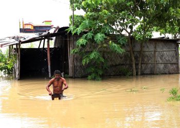 ব্ৰহ্মপুত্ৰ-সোৱণশিৰিৰ বাঢ়নী পানীৰ কবলত মাজুলীৰ ৩৫ খন গাঁও