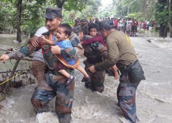 ৰুদ্ৰমূৰ্তি ধাৰণ কৰা বানৰ কৱলৰ পৰা ১৫০জন লোকক উদ্ধাৰ ভাৰতীয় সেনাৰ