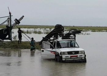 বাঢ়নী পানীত বুৰ গ’ল কমলাবাৰী ফেৰীঘাট; মাজুলী-নিমাতী সংযোগী ফেৰী সেৱা ব্যাহত
