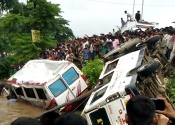 কৰিমগঞ্জত ভয়াৱহ পথ দুৰ্ঘটনাত তিনিজনকৈ লোক নিহত; ৩০ জন আহত, নিহতৰ সংখ্যা বৃদ্ধি পোৱাৰ সম্ভাৱনা
