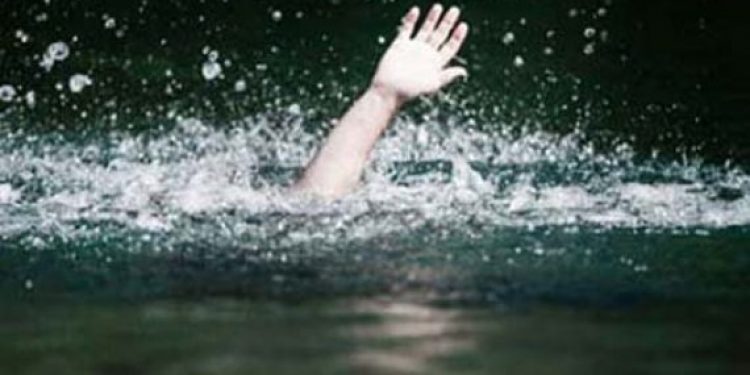 girl Missing after fall into the river