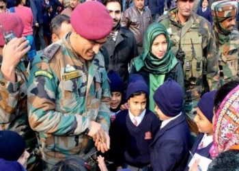 ms_dhoni_in_srinagar_twitter__1563764357