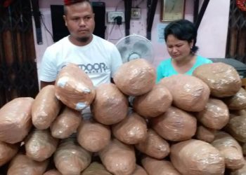 ৪৫ কেজি গাঞ্জাৰ সৈতে ফটো