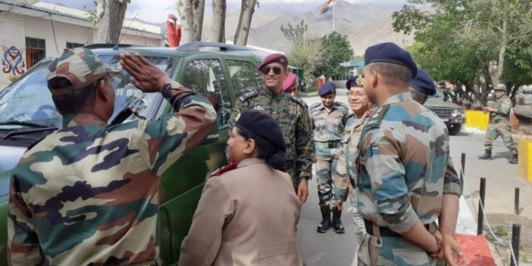 811521-msdhoni-indianarmy
