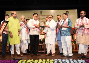 Chief Minister Sonowal felicitated Jatin Goswami