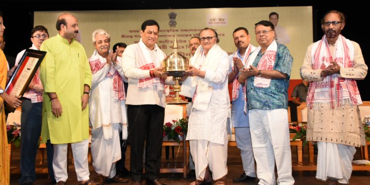 Chief Minister Sonowal felicitated Jatin Goswami